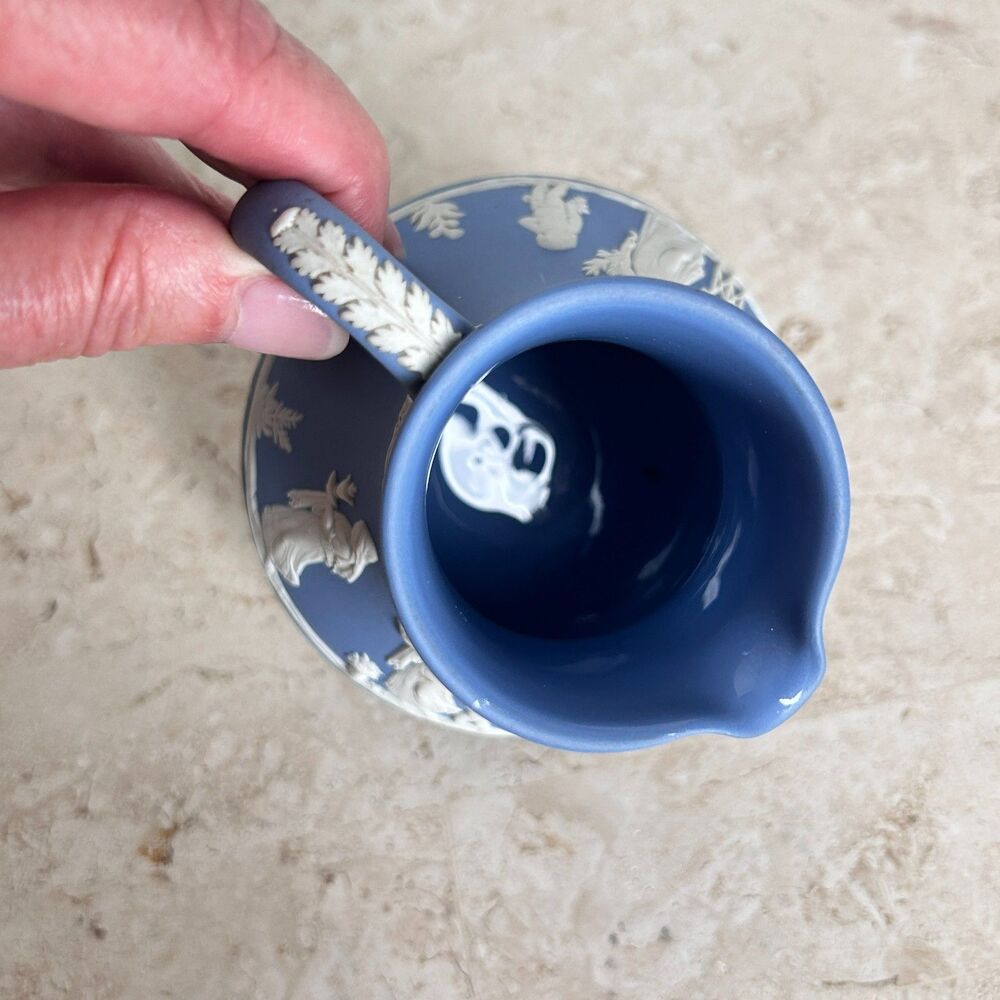 Vintage Wedgwood Pitcher Grecian Women Child Cherub Palm Tree Blue White 5" - Picture 7 of 9